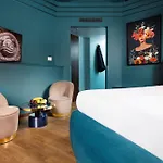 Three Corners Hotel Art