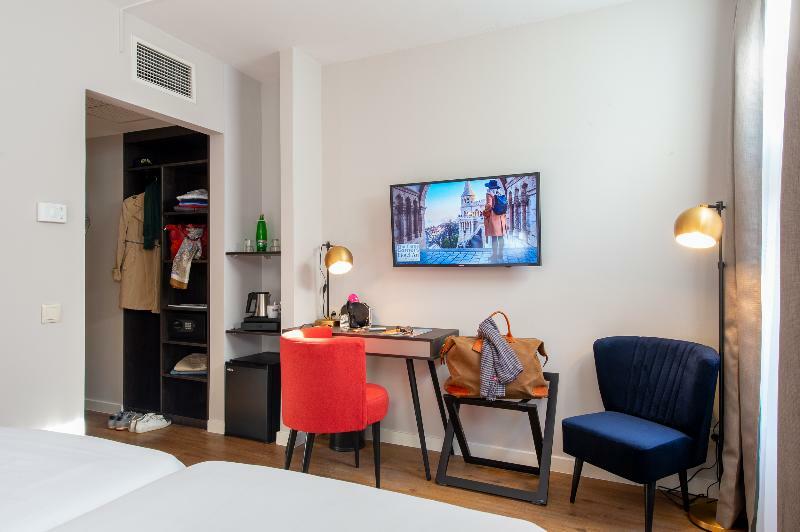 Hotel Three Corners Art 3*